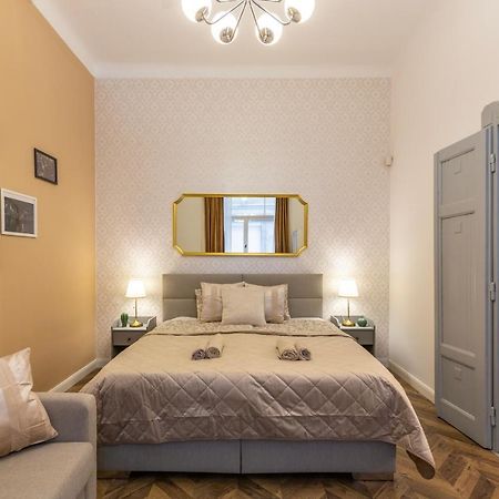 Central Quentin Home With Sauna Next To The New York Cafe Budapest Bagian luar foto