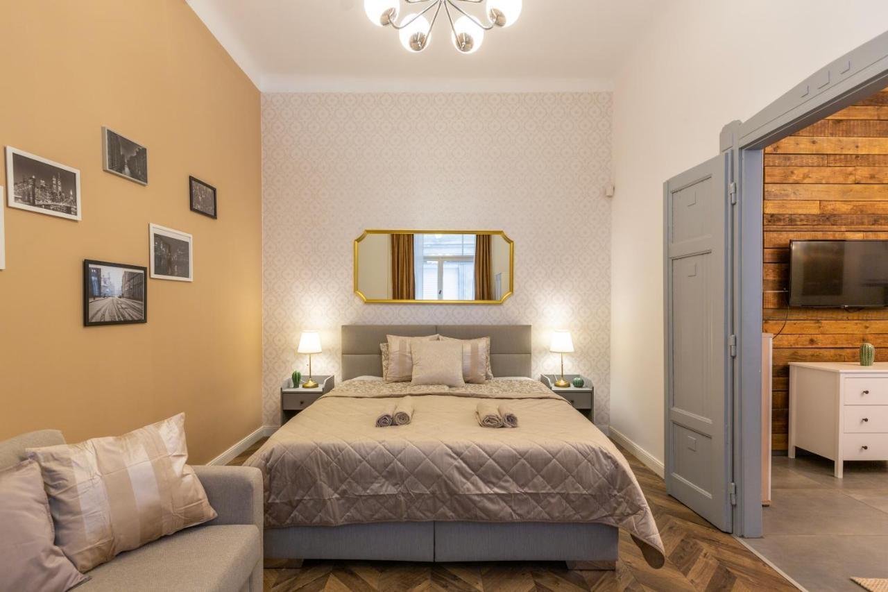 Central Quentin Home With Sauna Next To The New York Cafe Budapest Bagian luar foto