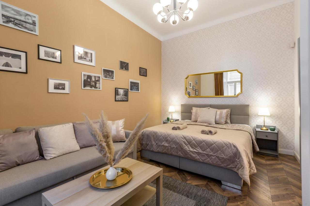 Central Quentin Home With Sauna Next To The New York Cafe Budapest Bagian luar foto